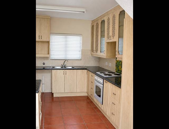 2 BEDROOM PROPERTY TO RENT IN PINESLOPES